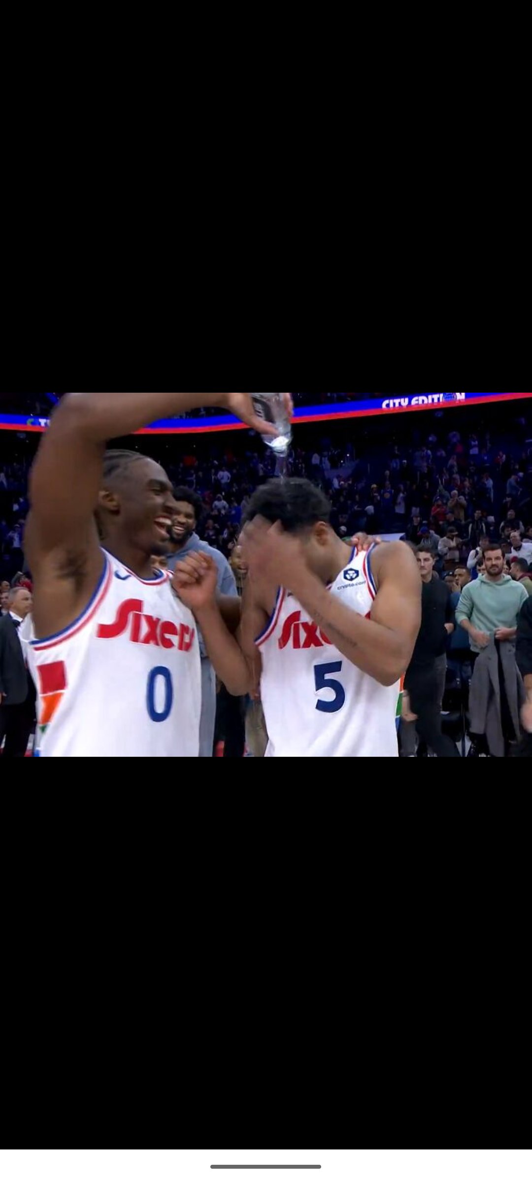 爱游戏官方APP-76人队惨败后更衣室爆发冲突，主帅回应，怎么状态他的.