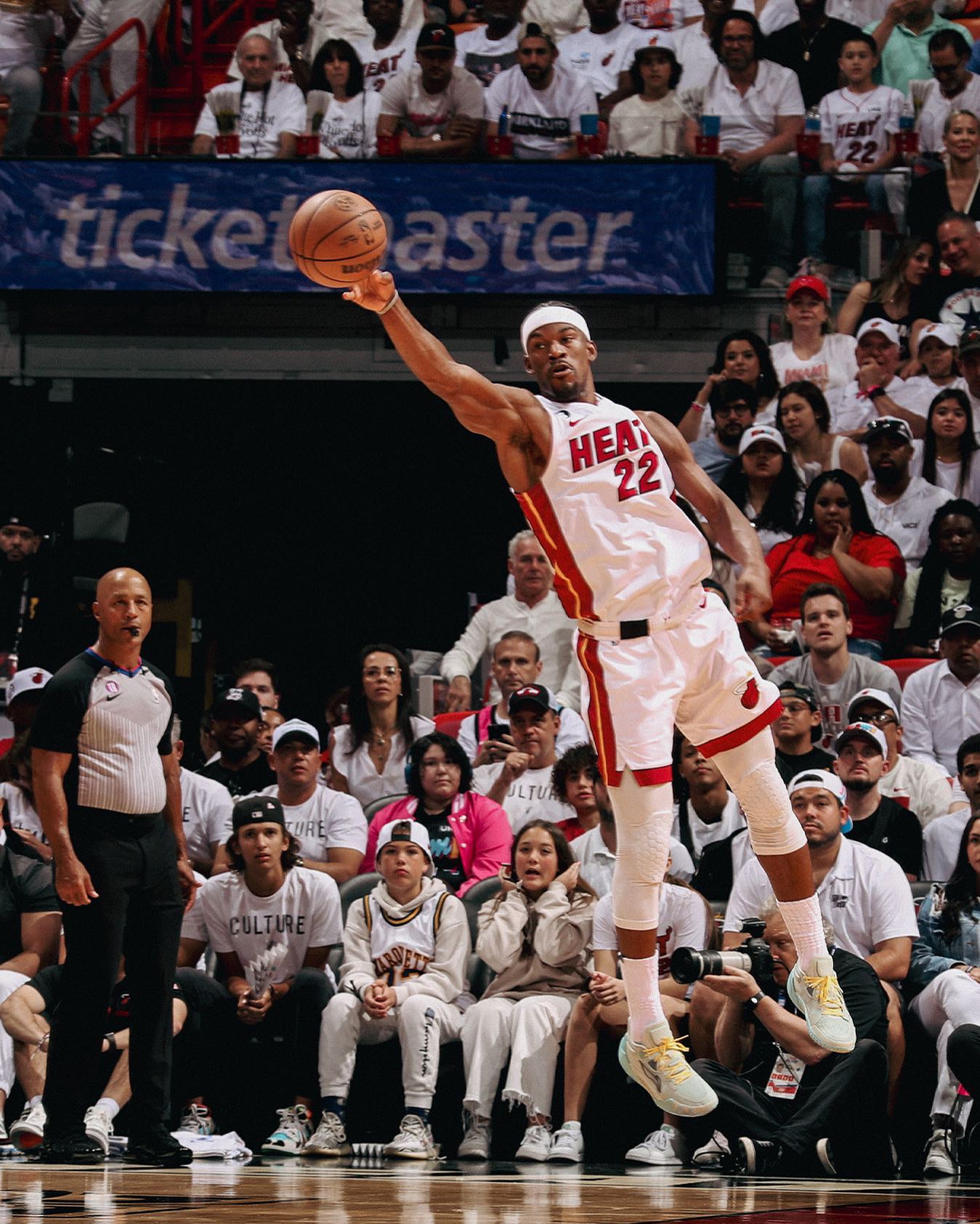 爱游戏中国站点-巴特勒迎来三赛季出色发挥，利物浦观众热烈欢呼！