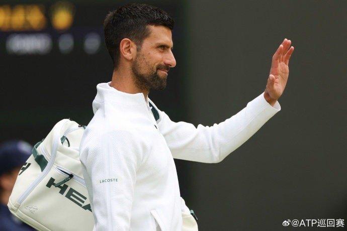 费德勒重返赛场，重要助攻首场状态出色，TES观众沸腾！